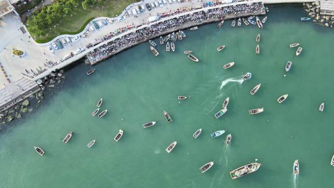 航拍俯瞰威海合庆渔码头渔船停泊点