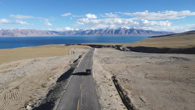 西藏当惹雍错旁边的公路