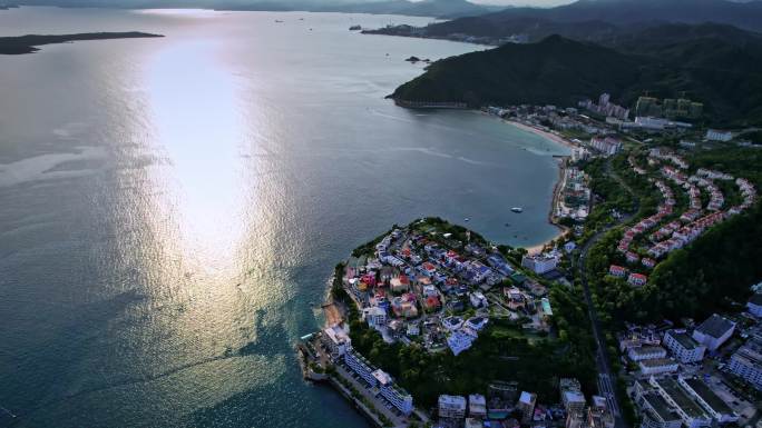 航拍深圳大鹏半岛南澳月亮湾碧海蓝天