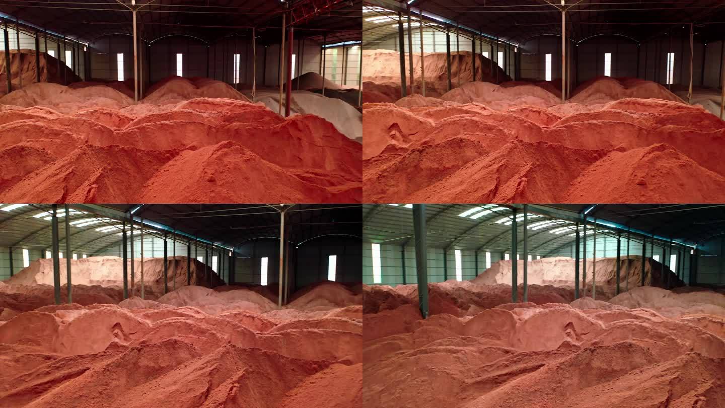 红色沙子和混泥土堆满厂房