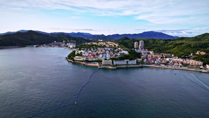 航拍深圳大鹏半岛南澳月亮湾碧海蓝天