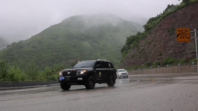 越野车队山区自驾游