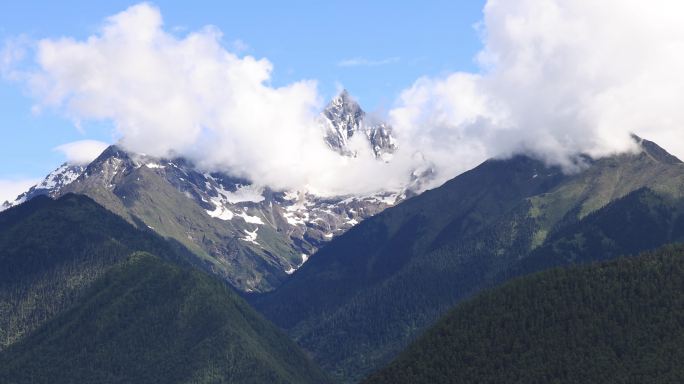 西藏林芝多雄拉雪山