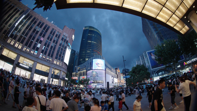 南京东路夜景 人流 高峰