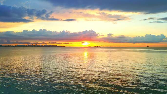 海南海口湾金色海洋日落晚霞4k航拍全景