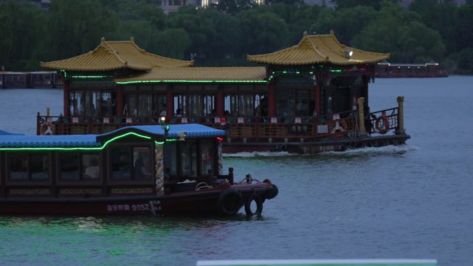 大明湖夜景