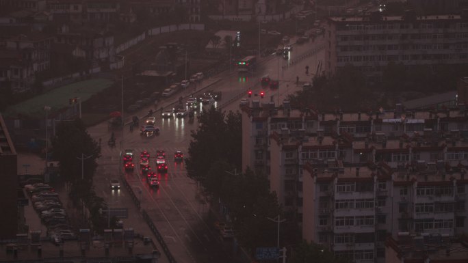 傍晚下雨的城市2