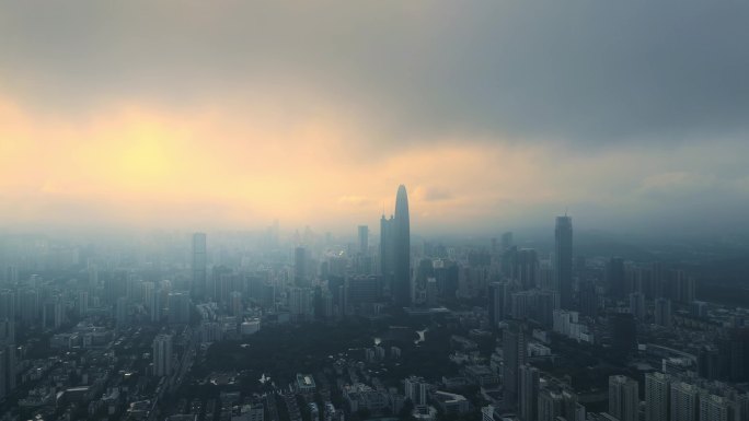 深圳华强北大雾的清晨