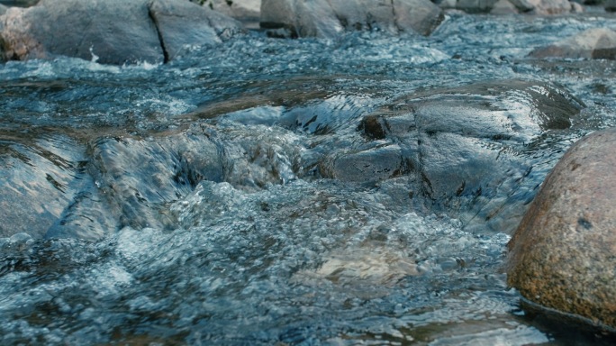 河流溪水