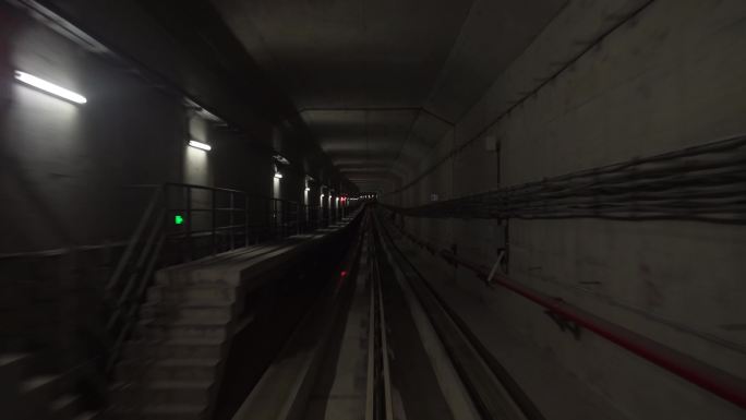 隧道内地铁交通列车运行高速极速疾速