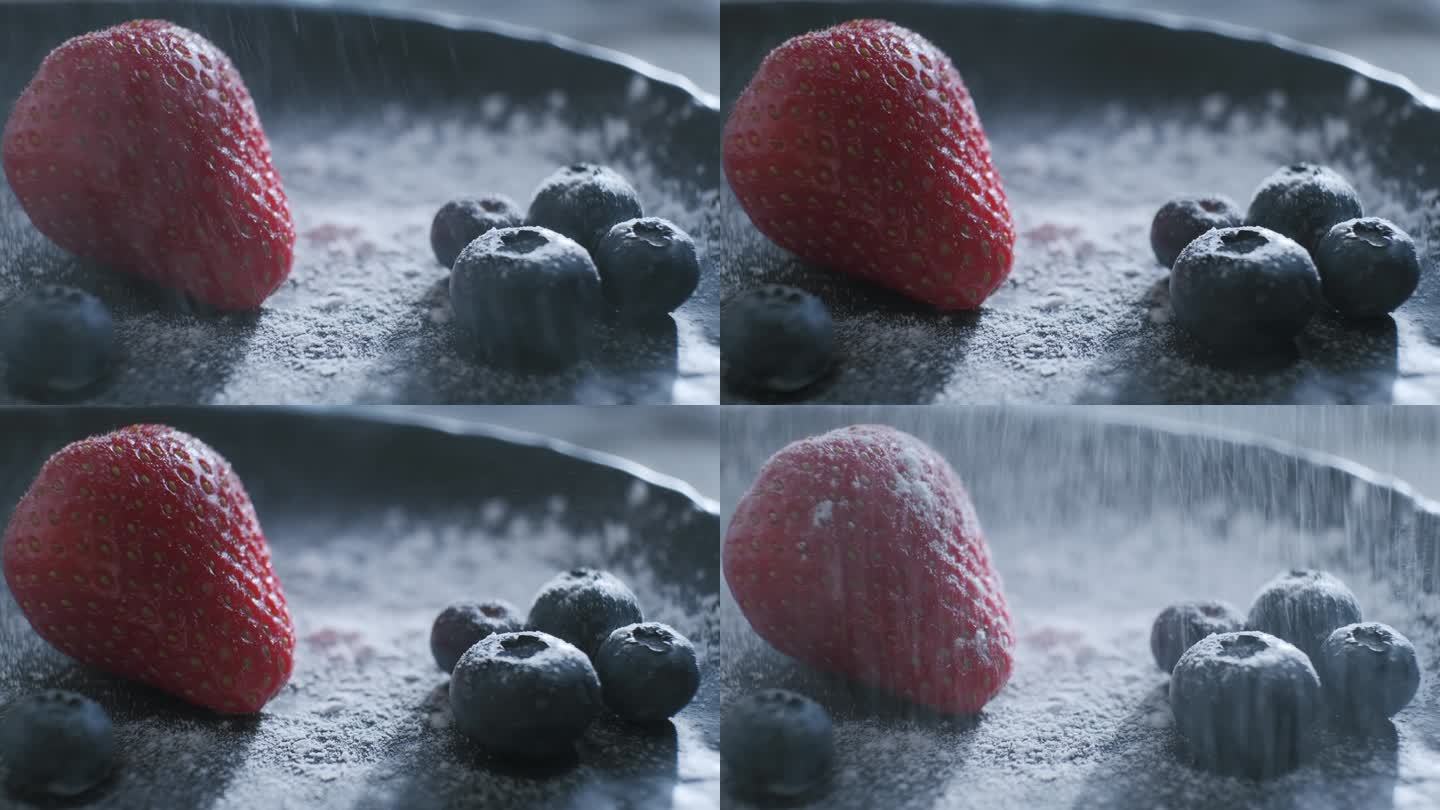 用蓝莓在草莓上撒些糖粉.