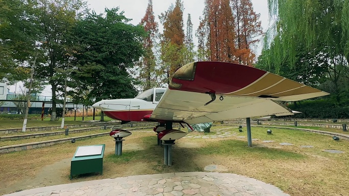 公园里退役的飞机