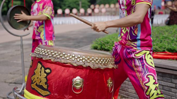 敲锣打鼓 节日庆典