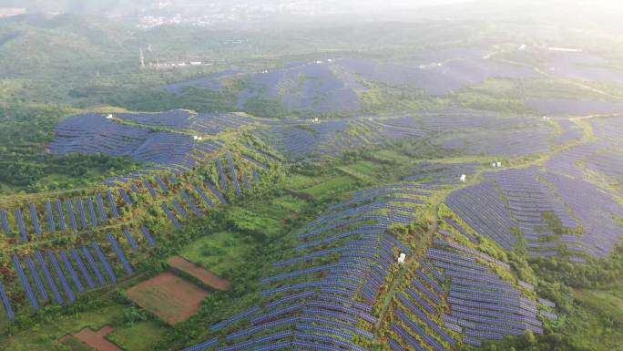 大面积太阳能发电 光伏板