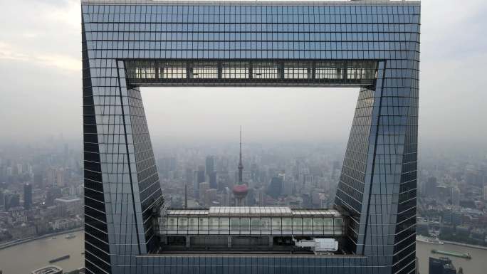 穿越上海环球金融中心