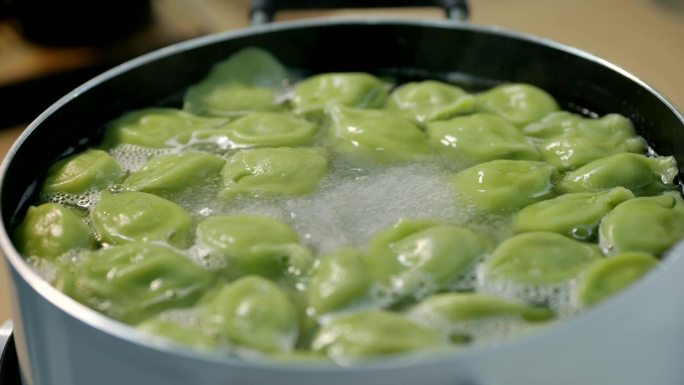 饺子 水饺 绿色 绿皮水饺 特写 煮水饺