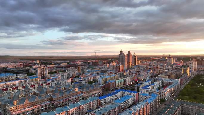 夕阳下的内蒙古满洲里市城市风光
