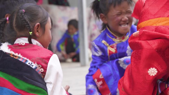 义务教育 贫困地区 公主小孩 西藏小孩