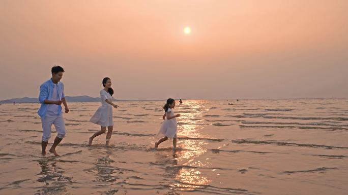 落日 夕阳 夕阳下的一家人