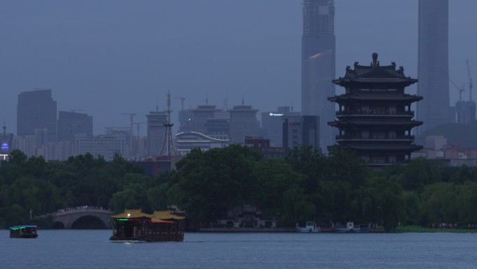 大明湖夜景