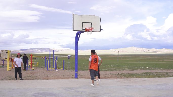 西藏那曲篮球 村打篮球 春超  村BA