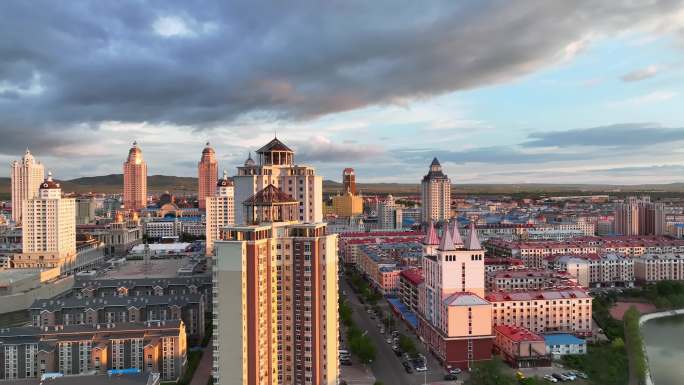 夕阳下的内蒙古满洲里市城市风光
