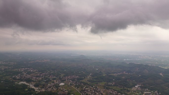 航拍粤西乡村上空天昏地暗瀑雨将至