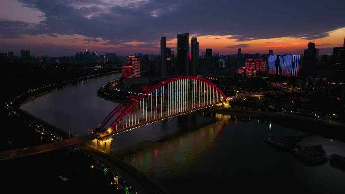 4K航拍武汉晴川桥南岸嘴公园夜景