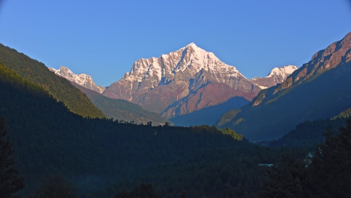 西藏吉隆吾班巴雪山延时摄影