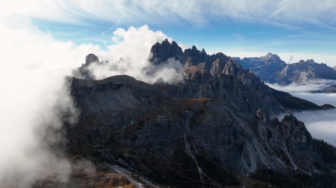 白云石山脉的空中景观