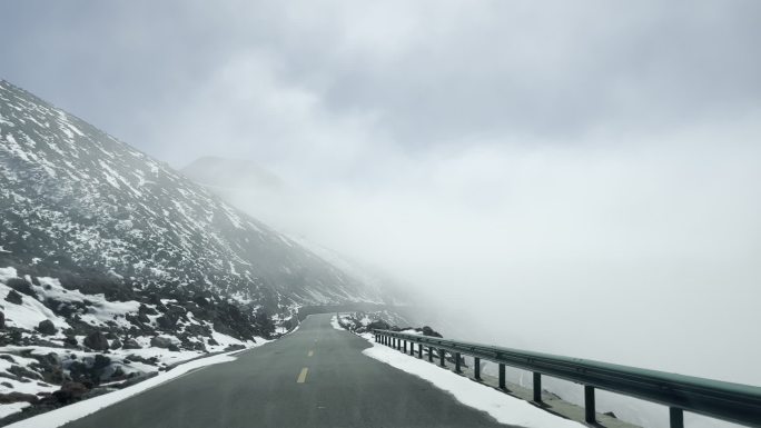 高原雪景