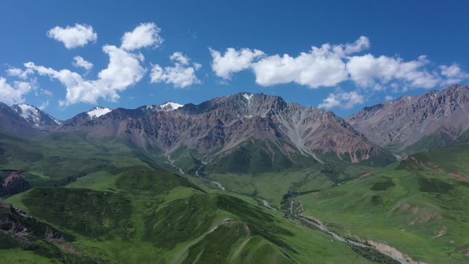 蓝天白云 雪山 草地 河沟 河流