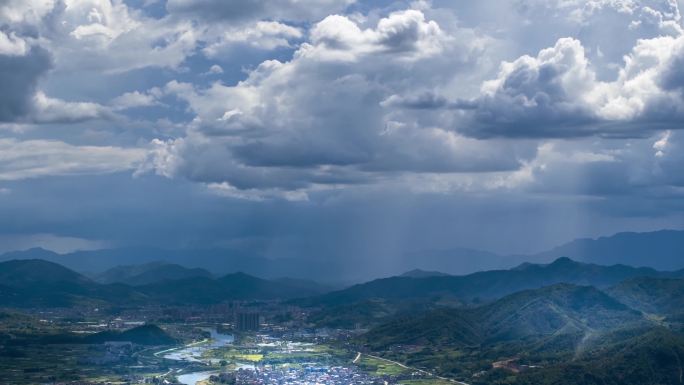 延时-城市上空的暴雨移动经过