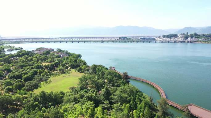 湿地公园湖泊景观休闲步道