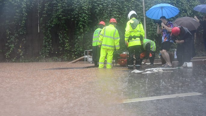 重庆局部大暴雨,主城北碚区多地内涝