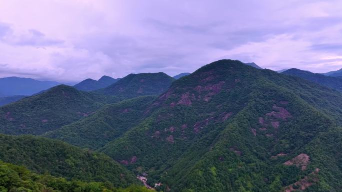 穿梭山川河流自然美景