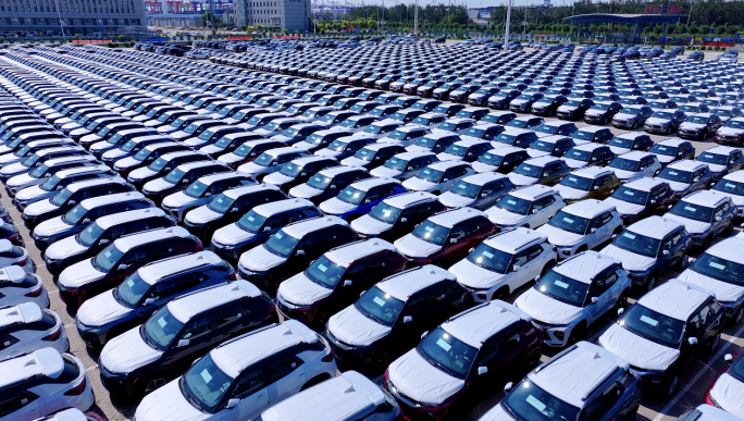 新能源汽车 汽车制造企业 工厂生产汽车
