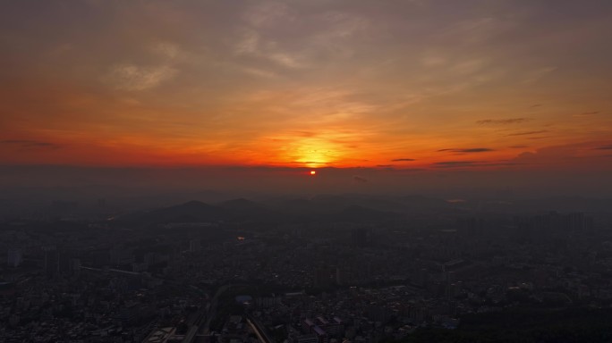 城市清晨日出