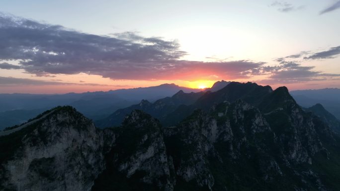 中国司马台长城朝霞美景