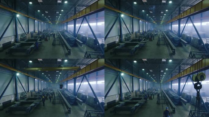 游戏中时光倒流的重工业工厂工人与飞行火花的镜头.