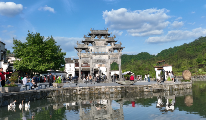 航拍皖南西递古村落，西递宏村中的西递村