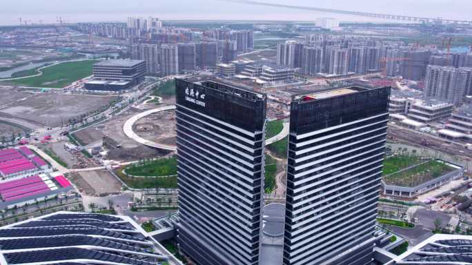 4k 航拍上海临港临港中心大厦素材