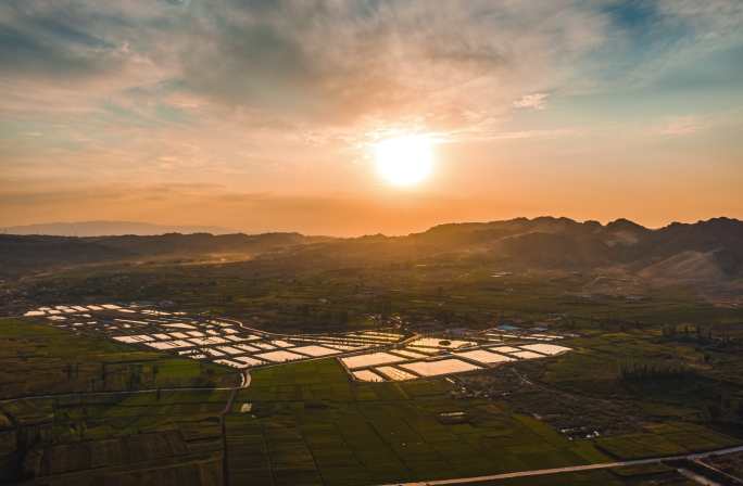 白银景泰西源村柏林山庄日落