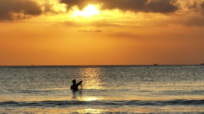 大海夕阳日落捕鱼海浪海岛浪漫东南亚巴厘岛