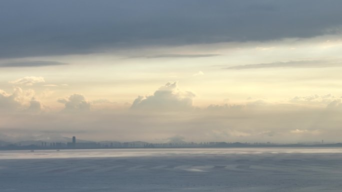 航拍威海西海岸的雨后晚霞与威高七彩城