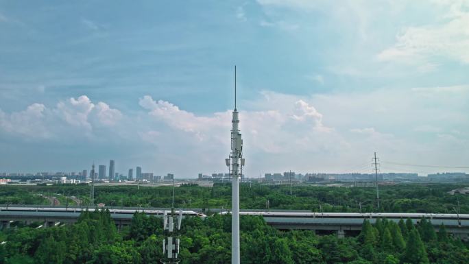 航拍5G信号塔与高铁