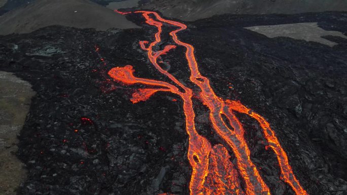 2021年4月，在靠近热熔岩岩浆的低空飞行中，发现了fagradarsfjall火山，从冰岛发射的热