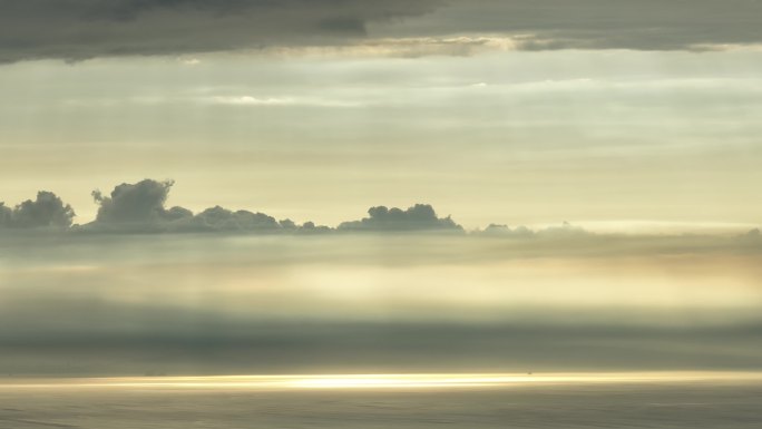 航拍威海西海岸的积雨云和火烧云晚霞