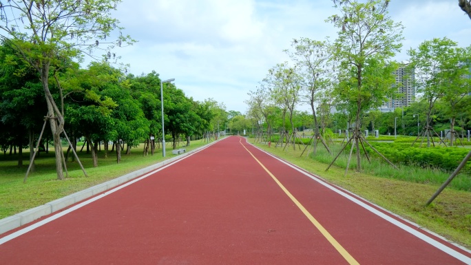 公园小路 红色跑道 骑行道 绿道
