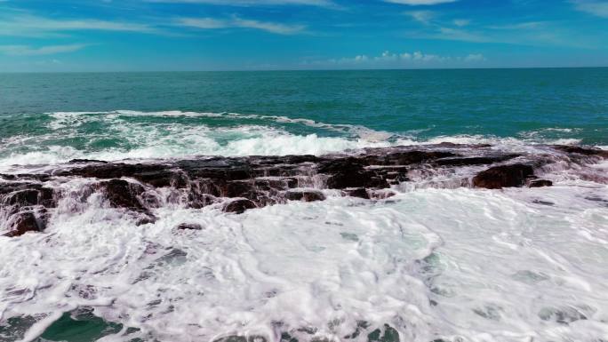 航拍大海 海浪 波浪 海水 浪花 海面